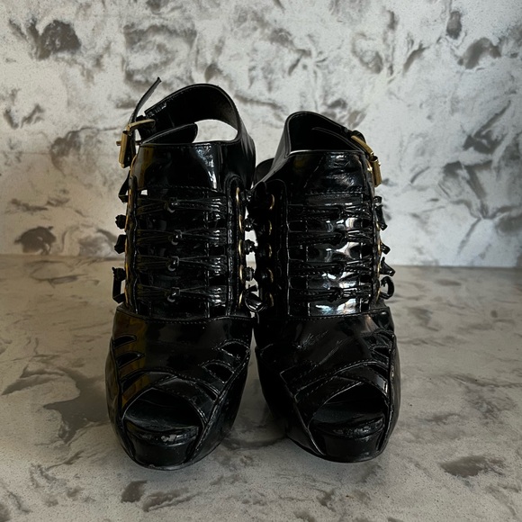 3/$30 (bundle) Patent black heels - Picture 2 of 8